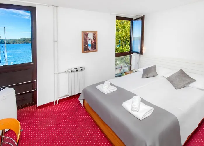 亚德兰希贝尼克酒店 酒店 希贝尼克