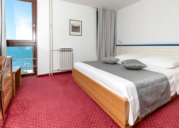 Jadran ホテル シベニク