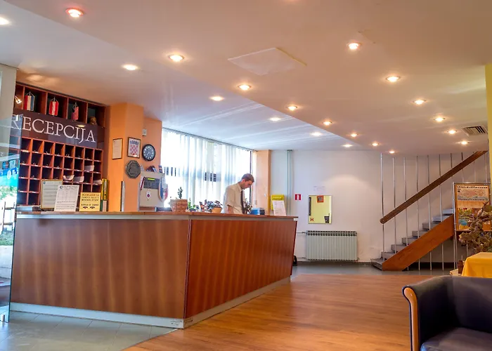 亚德兰希贝尼克酒店 酒店 希贝尼克