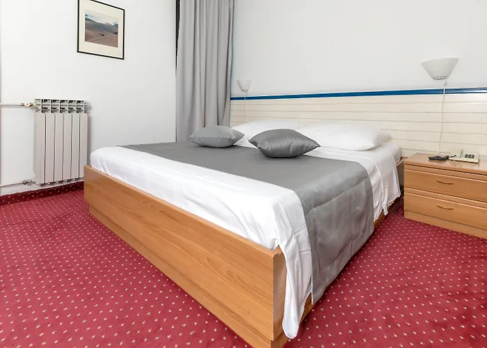 Jadran ホテル シベニク