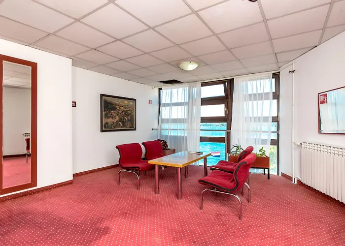 Jadran ホテル シベニク