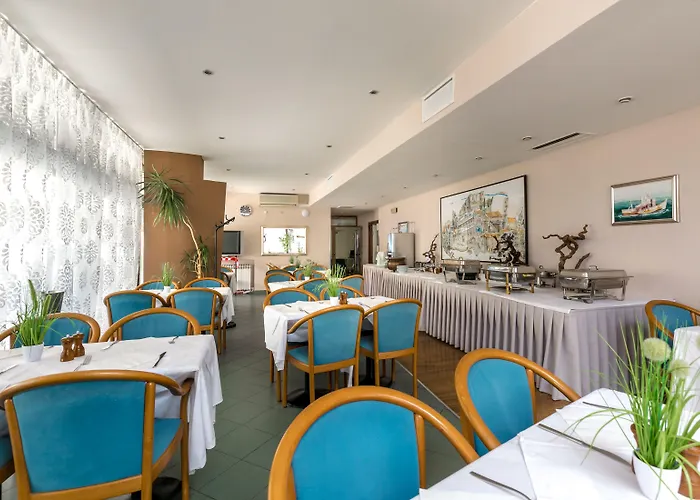 亚德兰希贝尼克酒店 希贝尼克