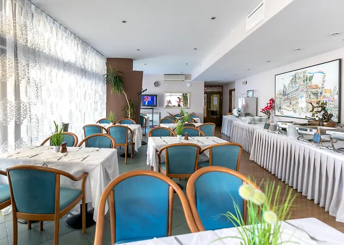 亚德兰希贝尼克酒店 3* 希贝尼克