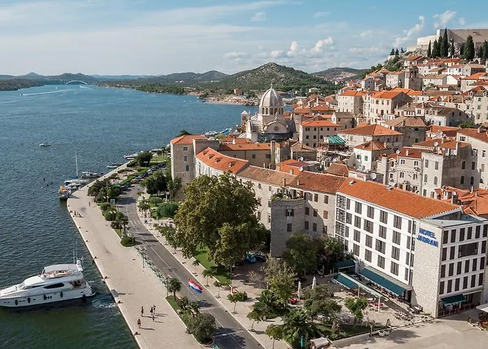 Jadran ホテル シベニク